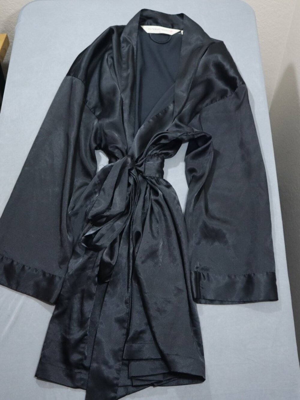 Victoria's Secret Black Satin Kimono Robe One Size O/S Tie Waist Short Robe